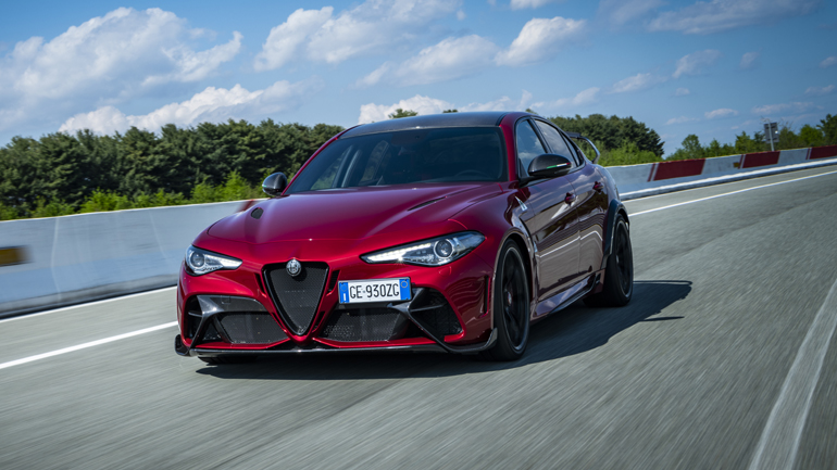 Η Alfa Romeo GTA προκαλεί ζάλη